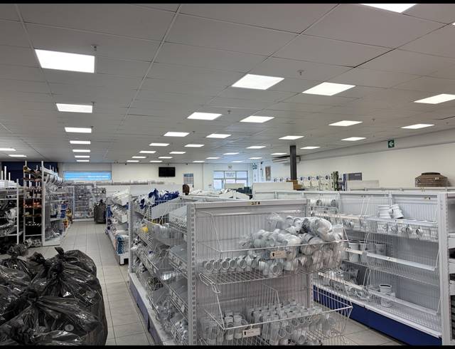 390M² RETAIL TO LET IN STAMFORD HILL